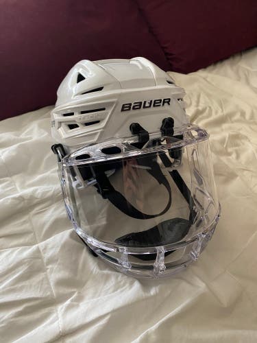 Used Medium Bauer  Re-Akt 150 Helmet