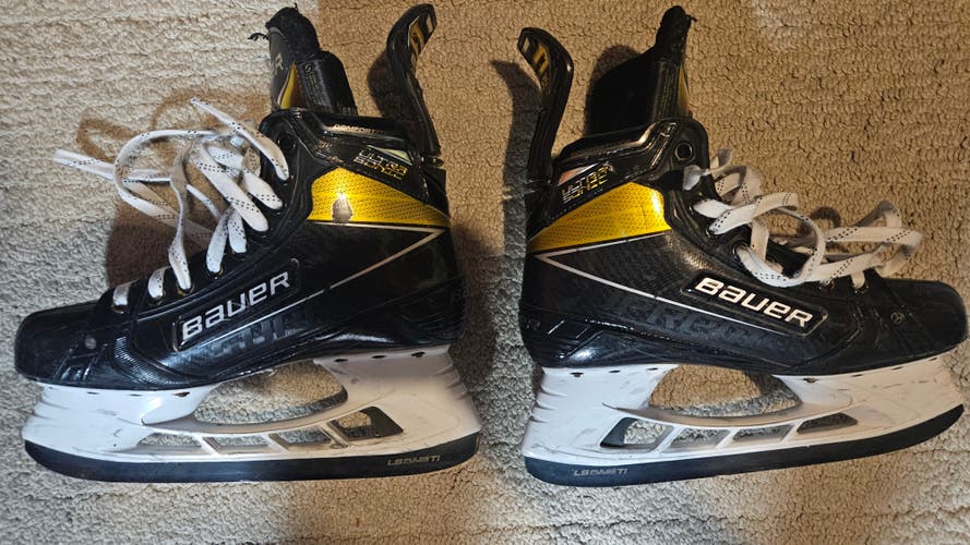 Used Senior Bauer Supreme UltraSonic Hockey Skates Regular Width 7.5