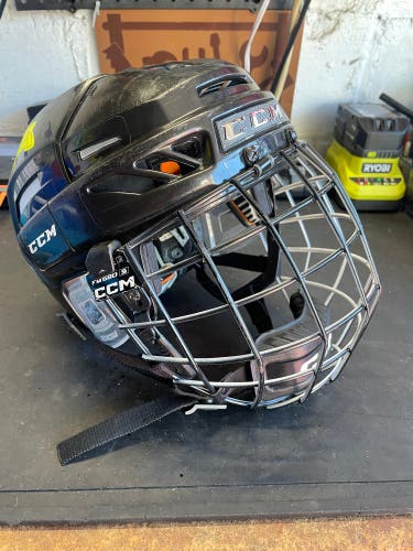 New Small CCM Fitlite 3DS Helmet With Cage