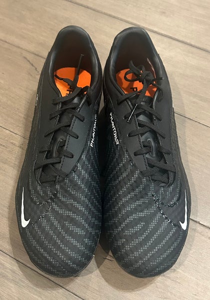 Size 6.5 Men’s Nike Phantom GX Academy FG/MG Black Soccer Cleats