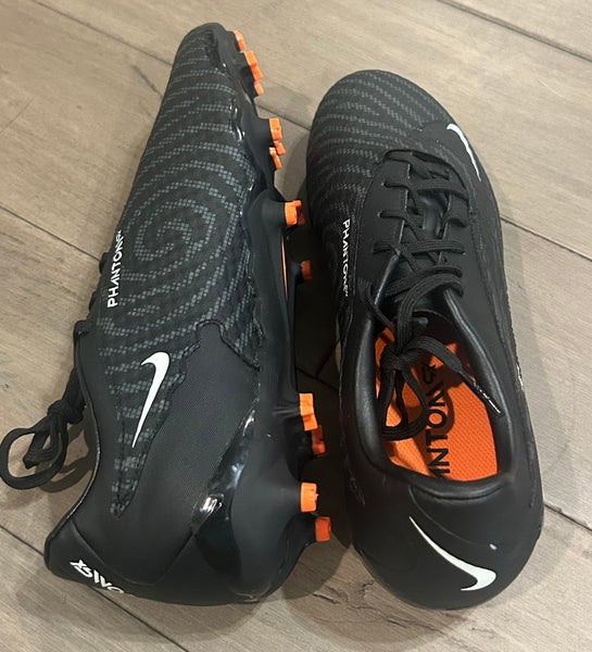 Size 6.5 Men’s Nike Phantom GX Academy FG/MG Black Soccer Cleats