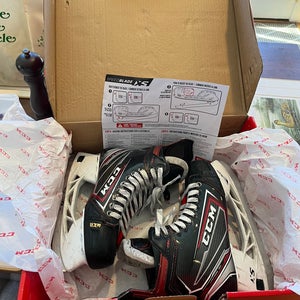 Pair of Intermediate CCM JetSpeed FT490 hockey skates size 6.5 (US shoe size 8)