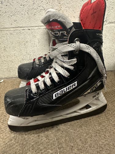 Used Junior Bauer  Size 4.5 Vapor X Select Hockey Skates