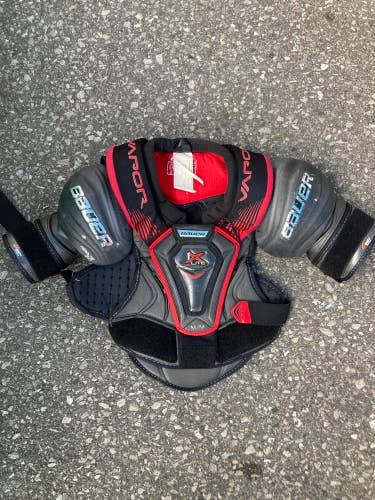 Used Medium Junior Bauer Vapor 1X Lite Shoulder Pads