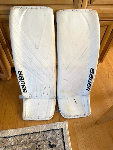 35” Bauer Hyperlite Goalie Leg Pads