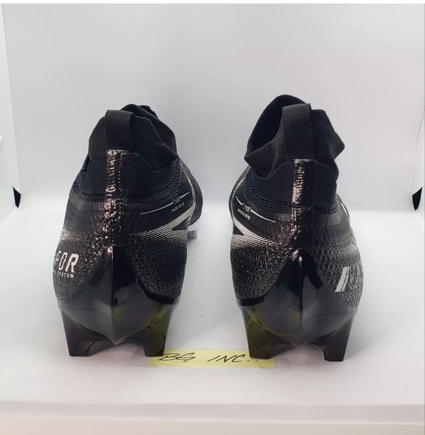 NEW Nike Vapor Edge Elite 360 Flyknit Football Cleats CV6317-001 Size 13 Wide Amazon.com | Nike Vapor Edge Elite 360 Flyknit (W) CV6317  main image 3