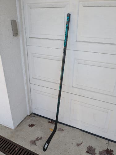 New Junior Bauer Twitch Right Handed Hockey Stick P92