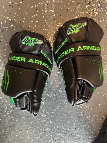 New Goalie Under Armour Large Lacrosse Gloves