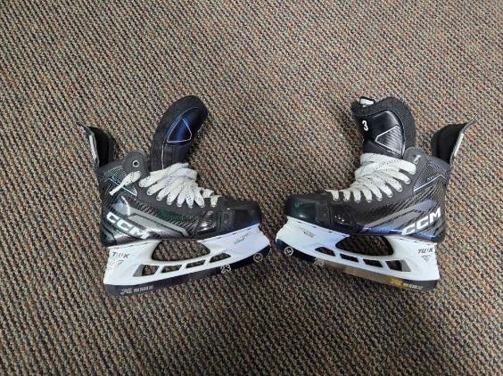 New CCM Regular Width Pro Stock 7.25 AS-V Pro Hockey Skates