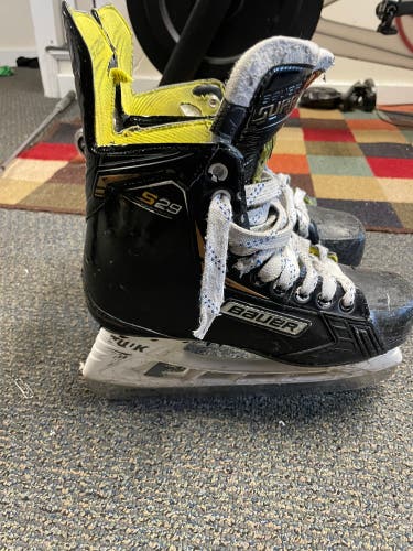 Used Bauer Supreme S29 Hockey Skates Regular Width 8.5