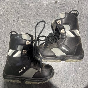Burton Grom Snowboard Boots | Men's 6
