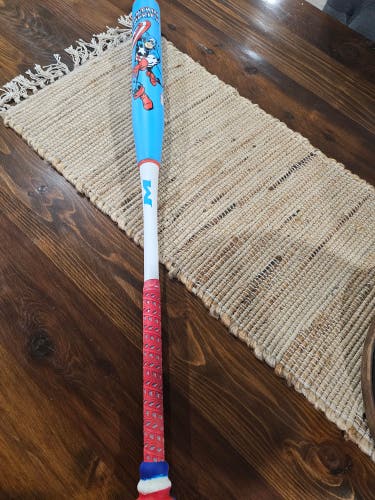 Used Miken Captain America Bat (-8) Composite 26 oz 34"