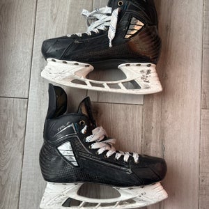 True SVH Hockey Player Skates (Size 7.5) + 2 Pair Of Blades And Brand New Pair Of True Skate Holder