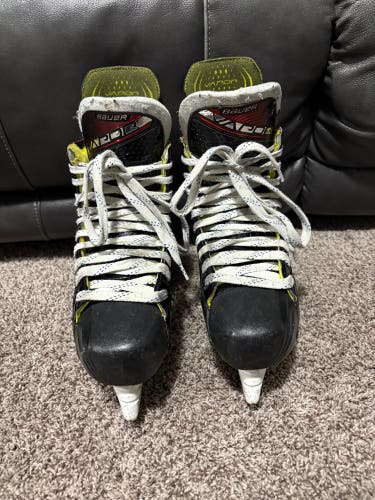 Used Senior Bauer Extra Wide Width 8.5 Vapor X2.9 Hockey Skates
