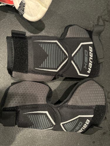 Youth goalie knee pad Set Bauer GSX—like New!