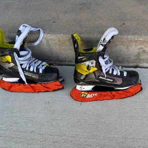 Used Intermediate Bauer Supreme 3S Hockey Skates Size 5 fit 1