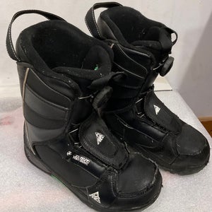 Used Kid's K2 Vandal Snowboard Boots w/ BOA Size 4 (SY1877)