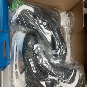 New Junior Bauer Regular Width XLS Hockey Skates
