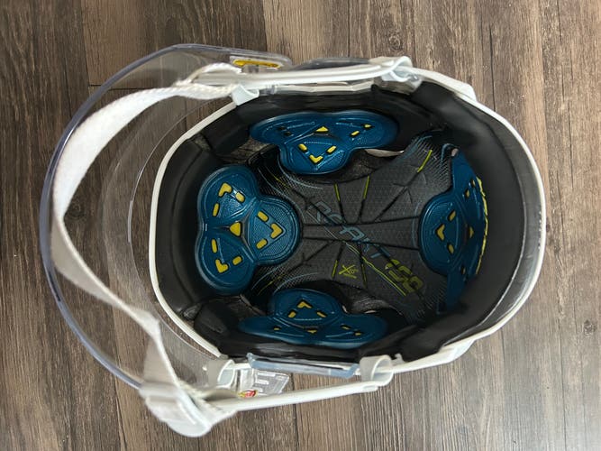 Used Medium Bauer  Re-Akt 150 Helmet