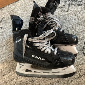 New 2022 Bauer Regular Width  Size 5 Supreme Mach Hockey Skates