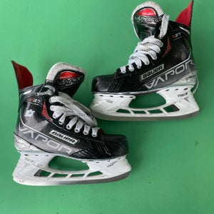 Used Intermediate Bauer Vapor X3.7 Hockey Skates (Regular)- Size: 5.5