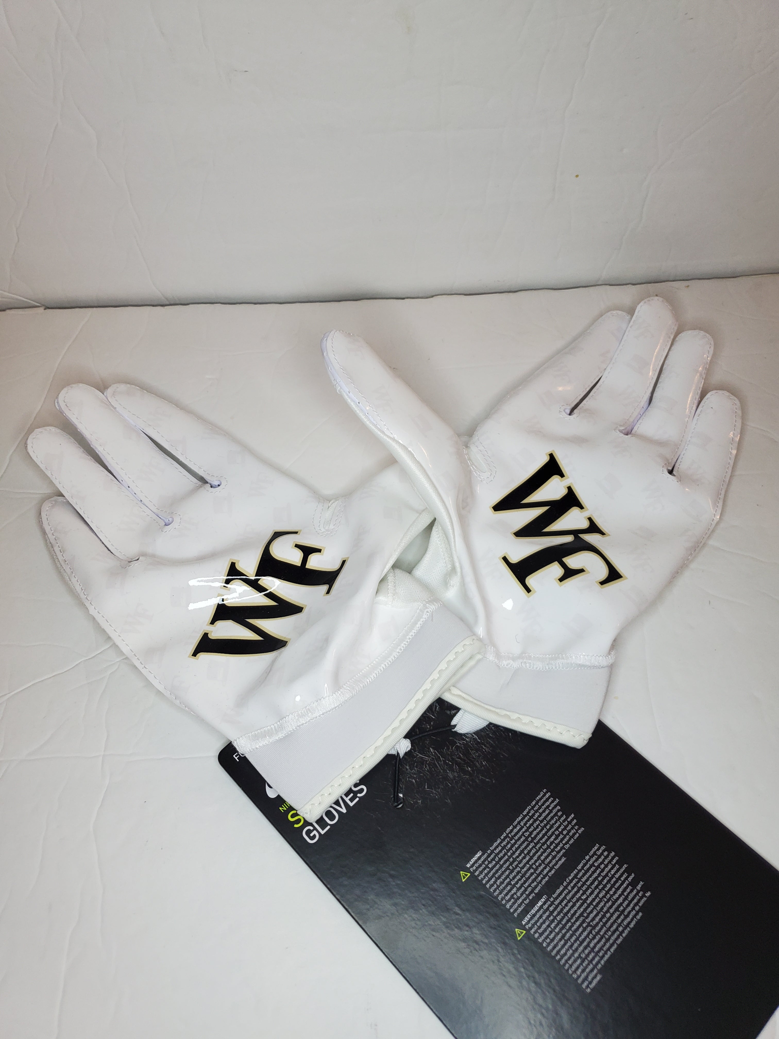 Nike Vapor Knit 4.0 Football Gloves NCAA Wake Forest Demon Deacons  display picture 1
