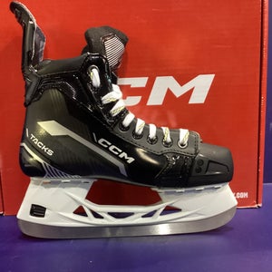 New Intermediate CCM vector premier Hockey Skates Regular Width 6.5