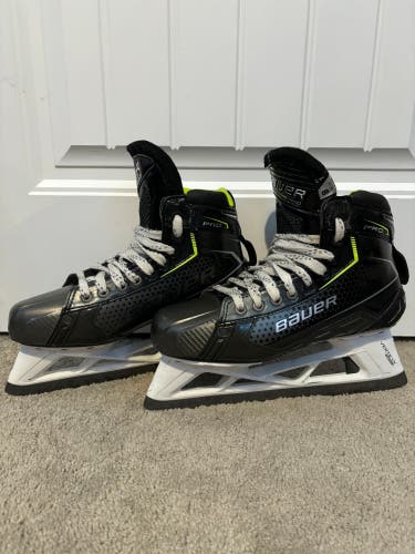 Used 2023 Bauer Regular Width  8 Pro Hockey Goalie Skates