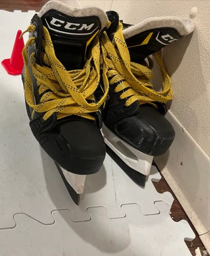 Used Senior CCM 8.5 Super Tacks 9380 + Black Steel
