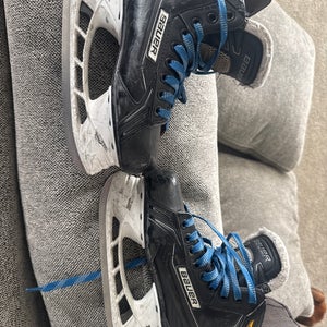 Used Junior Bauer Regular Width   Size 3 Supreme 180 Hockey Skates