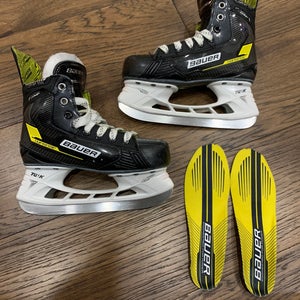 LIKE NEW Used Intermediate Bauer Supreme Comp Hockey Skates Extra Wide Width Size 4