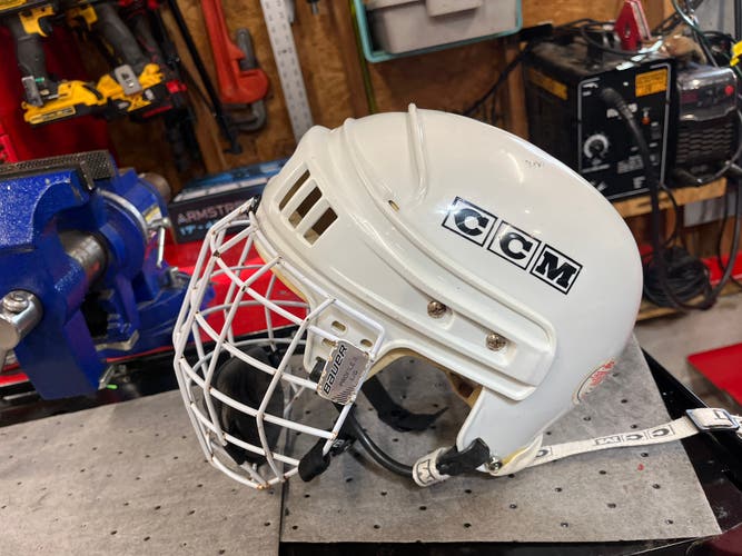 Large ccm helmet