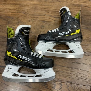 New Intermediate Bauer Supreme Comp Hockey Skates Regular Width 6