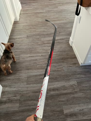 Used Senior Bauer Right Handed P28 Vapor Hyperlite Hockey Stick