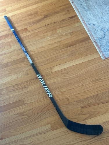 Used Bauer Left Hand P92M Blue Vapor Hyperlite Hockey Stick