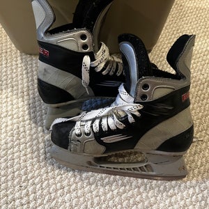 Used Bauer Wide Width  Size 6 Vapor Hockey Skates