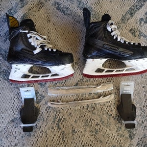 Used Intermediate Bauer Supreme TotalOne MX3 Intermediate Hockey Skates Regular Width Size 4.5