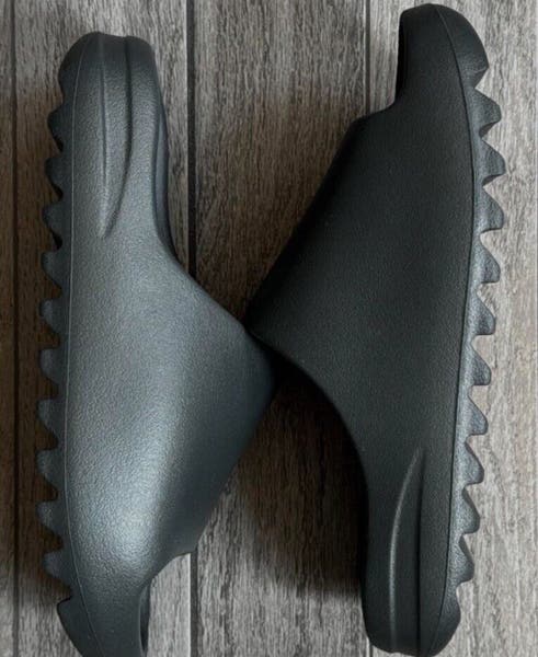 adidas gazelle silver green womens Onyx' Adidas Yeezy Slide (2022) main image 1