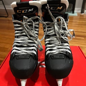 Used Intermediate CCM Regular Width  6 JetSpeed FT690 Hockey Skates