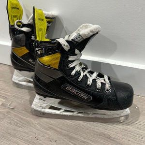 Used Youth Bauer Regular Width 13.5 Supreme 3S Pro Hockey Skates