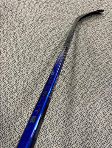 Bauer Blue Hyperlite 2 70 flex P28 curve left hand stick