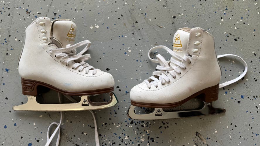 Used Jackson Mystique Figure skating Size 13C