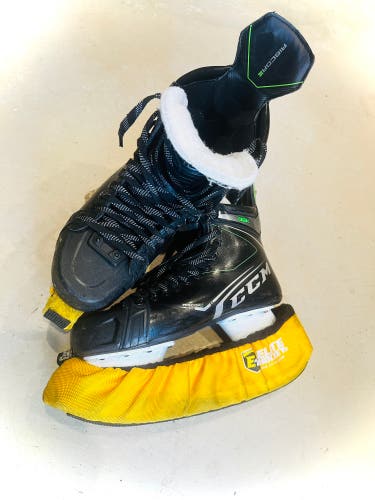 Ccm Ribcor 88k Senior size 9.5