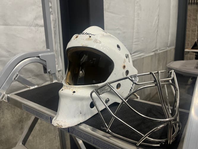Used Bauer 960 Goalie Mask