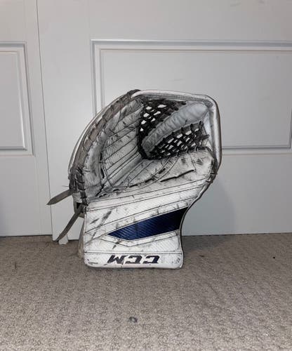 Used CCM Full Right Pro Stock Eflex 2 (Hutchinson)