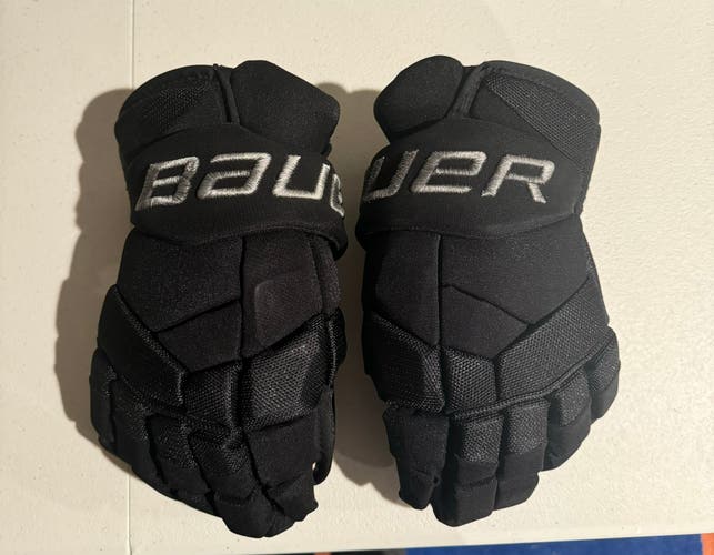 Tried On Custom Western Michigan Bauer 2S Pro Gloves Pro Stock