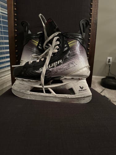 Used 2023 Bauer Regular Width   Size 5 Vapor Hyperlite 2 Hockey Skates