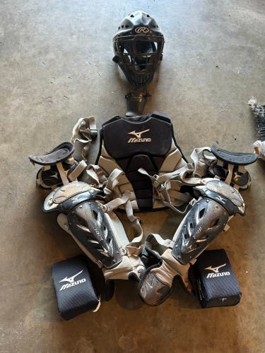 Used  Mizuno Samurai Catcher's Set