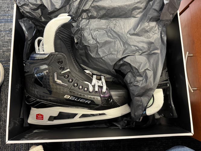 #74 Sean Day New Senior 2023 Bauer Supreme Mach Low Hockey Skates Pro Stock 9.5