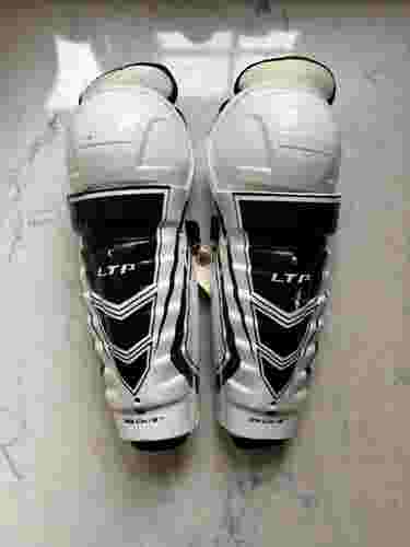 Used Youth CCM LTP 9" Shin Pads